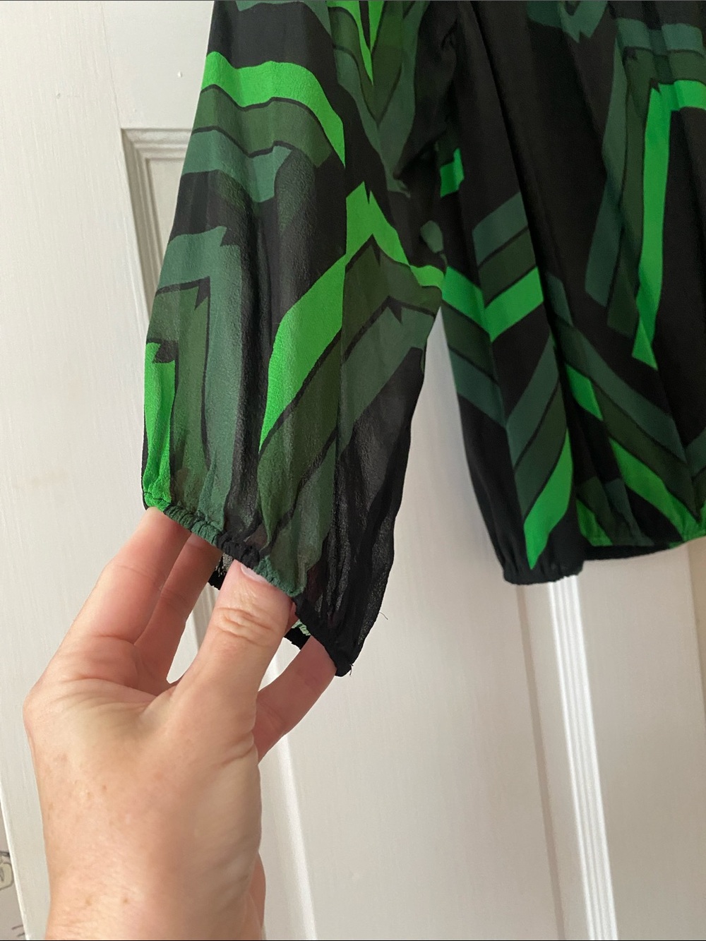 Alice + Olivia Silk Blouse. Sz. S - Picture 3 of 6